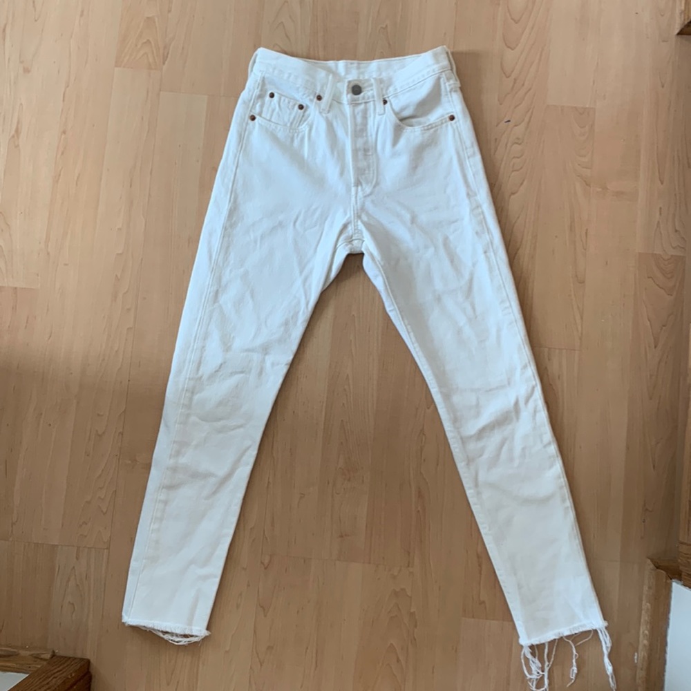 Levi’s White Straight size 24